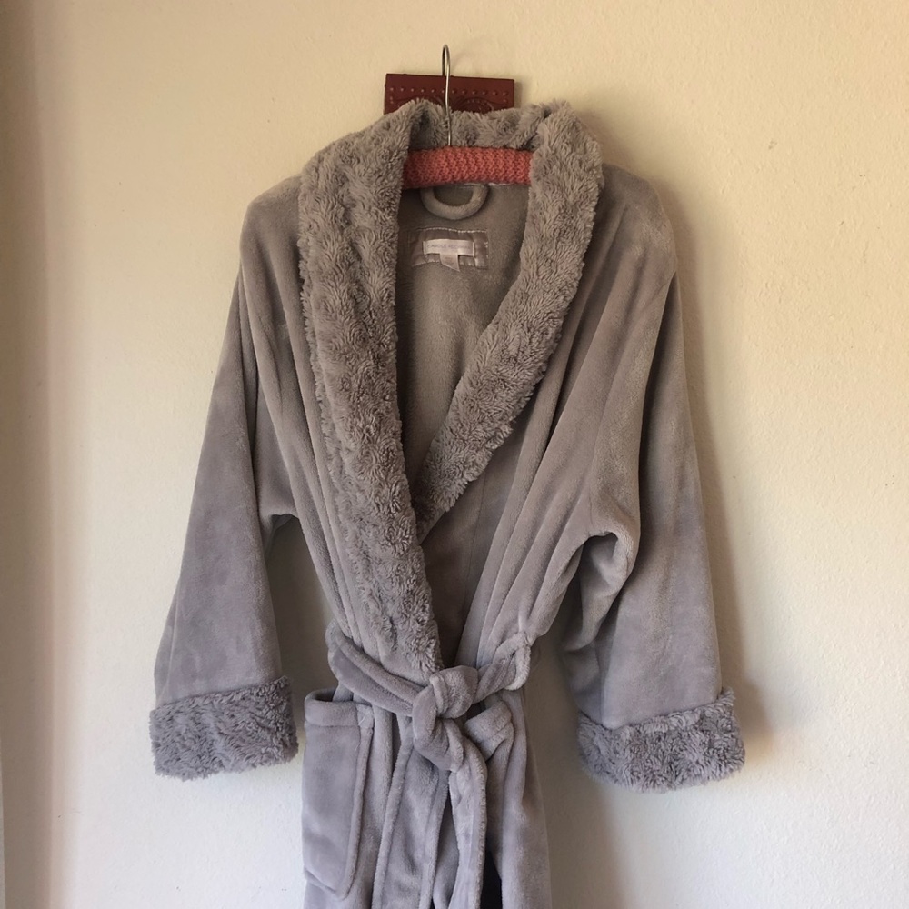XXL Carole Hochman robe. NWT. Gray . Very soft.
